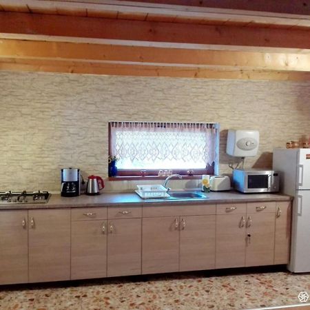 The Wooden House Villa Moldovenesti Bagian luar foto