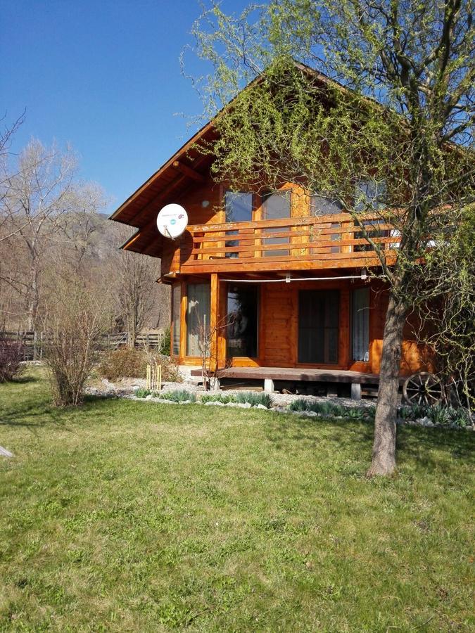The Wooden House Villa Moldovenesti Bagian luar foto