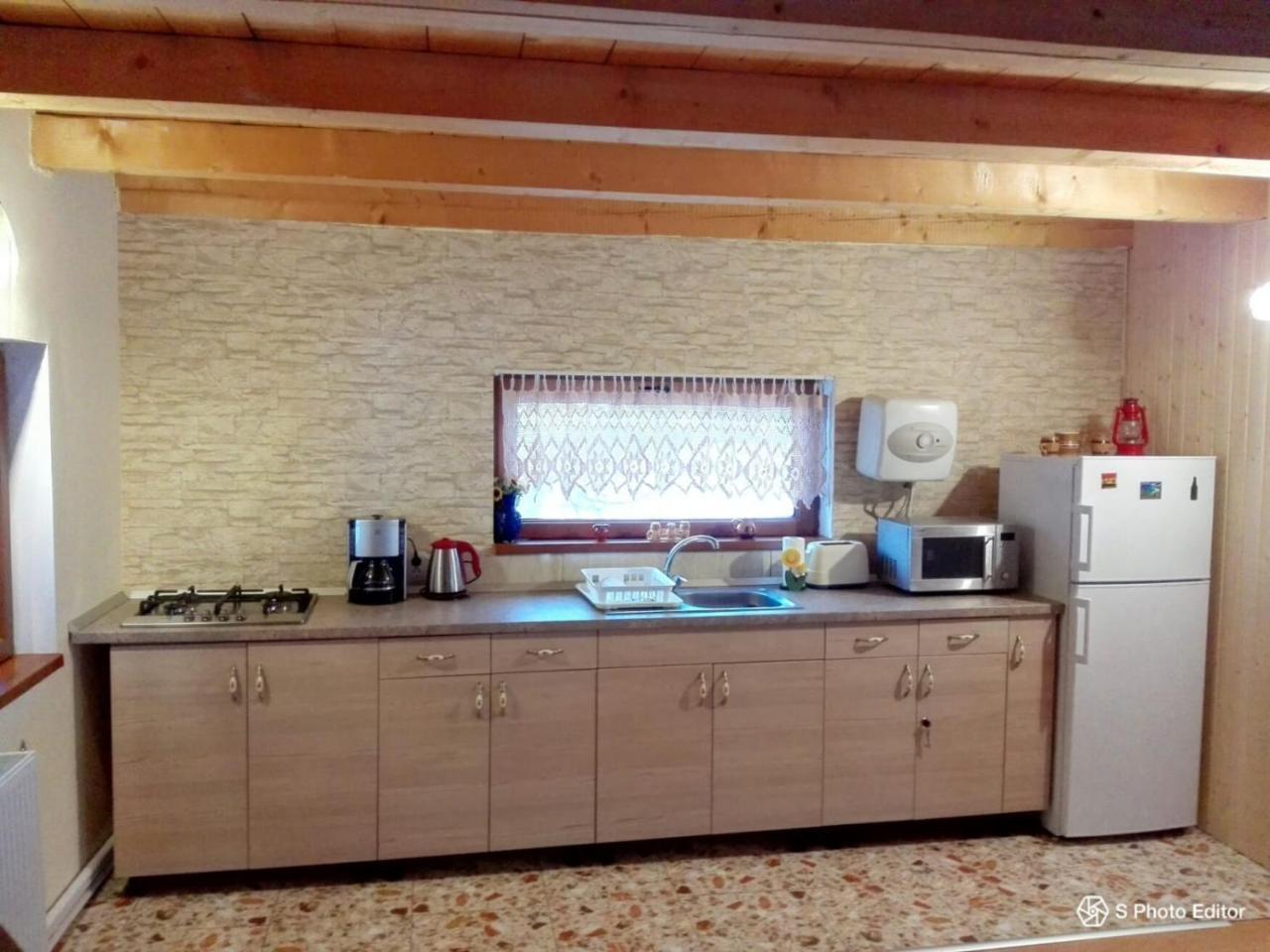 The Wooden House Villa Moldovenesti Bagian luar foto