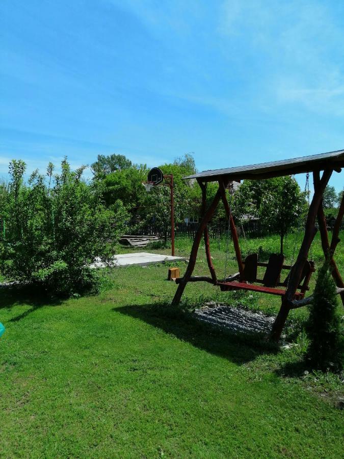 The Wooden House Villa Moldovenesti Bagian luar foto
